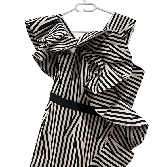 Self-Portrait Abstract Stripe Asymmetrical Dress - Picture 11 of 14